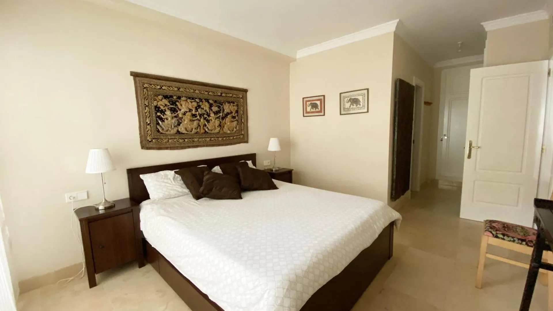 Spacious Apartment In Marbella Sea View & Shared Pool