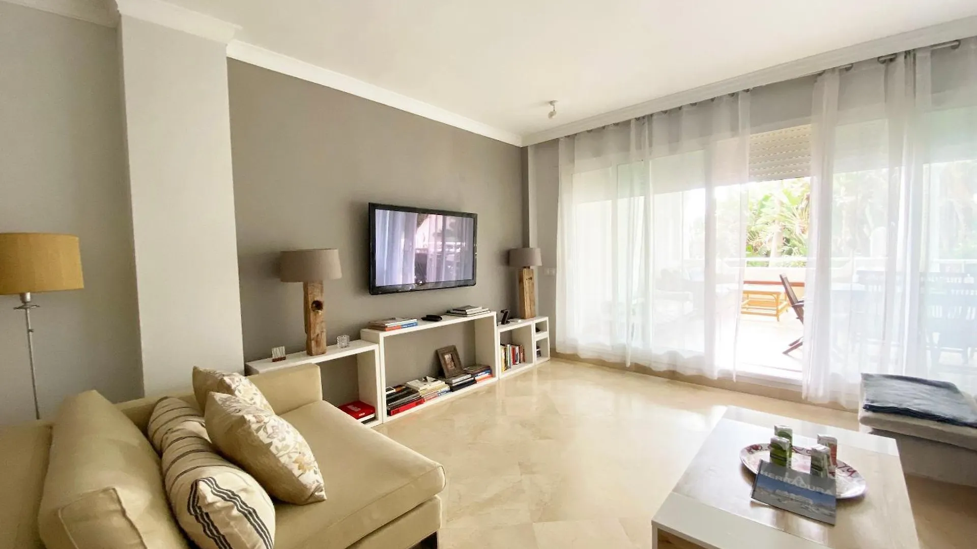 Spacious Apartment In Marbella Sea View & Shared Pool