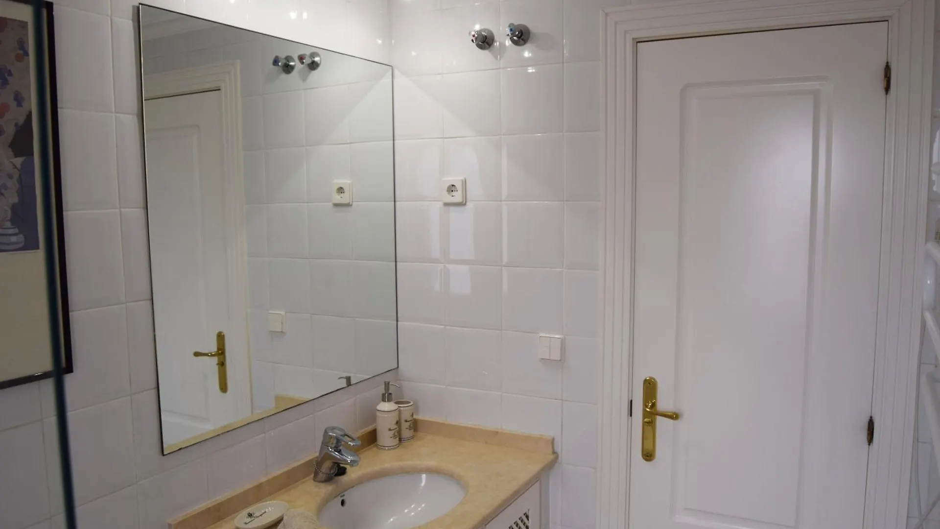 Spacious Apartment In Marbella Sea View & Shared Pool
