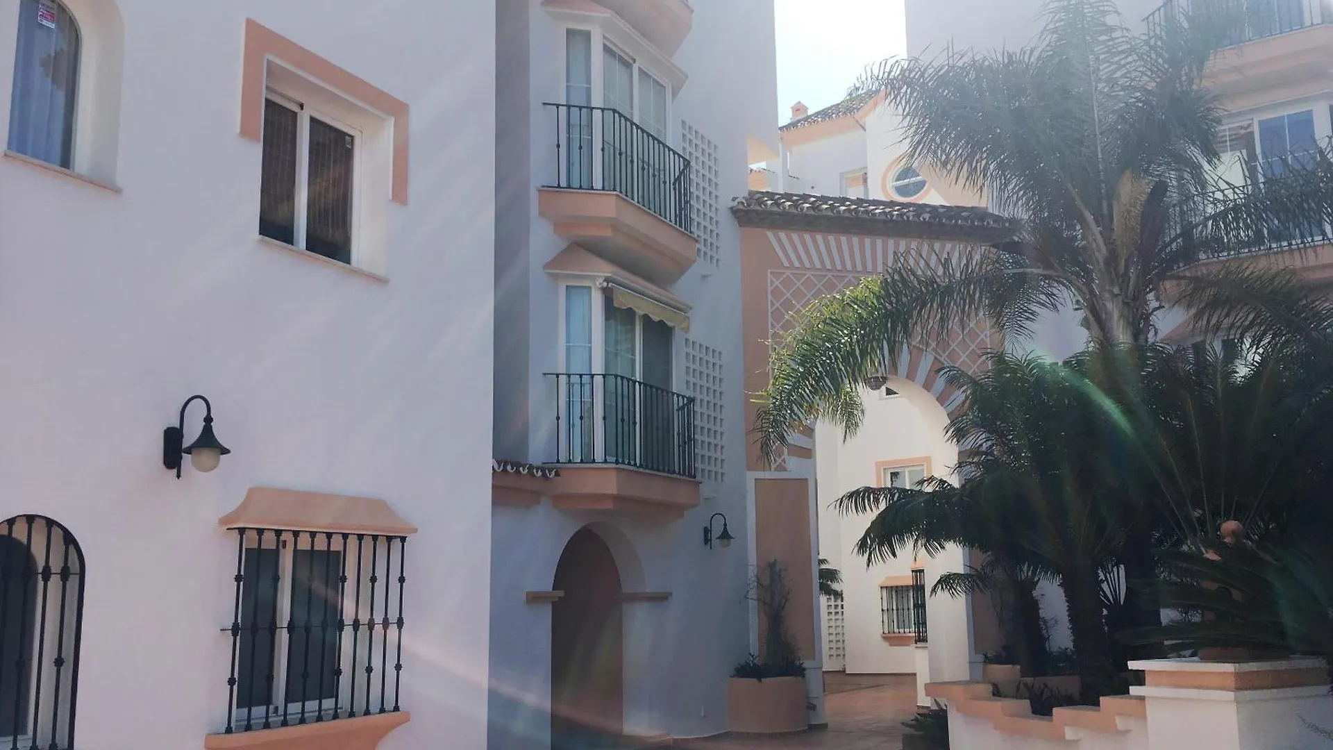Spacious Apartment In Marbella Sea View & Shared Pool