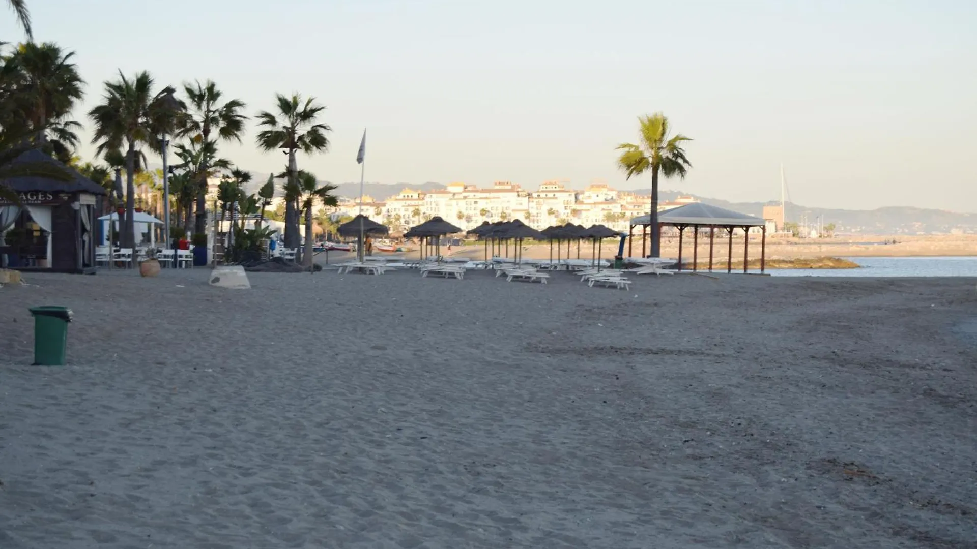 Spacious Apartment In Marbella Sea View & Shared Pool