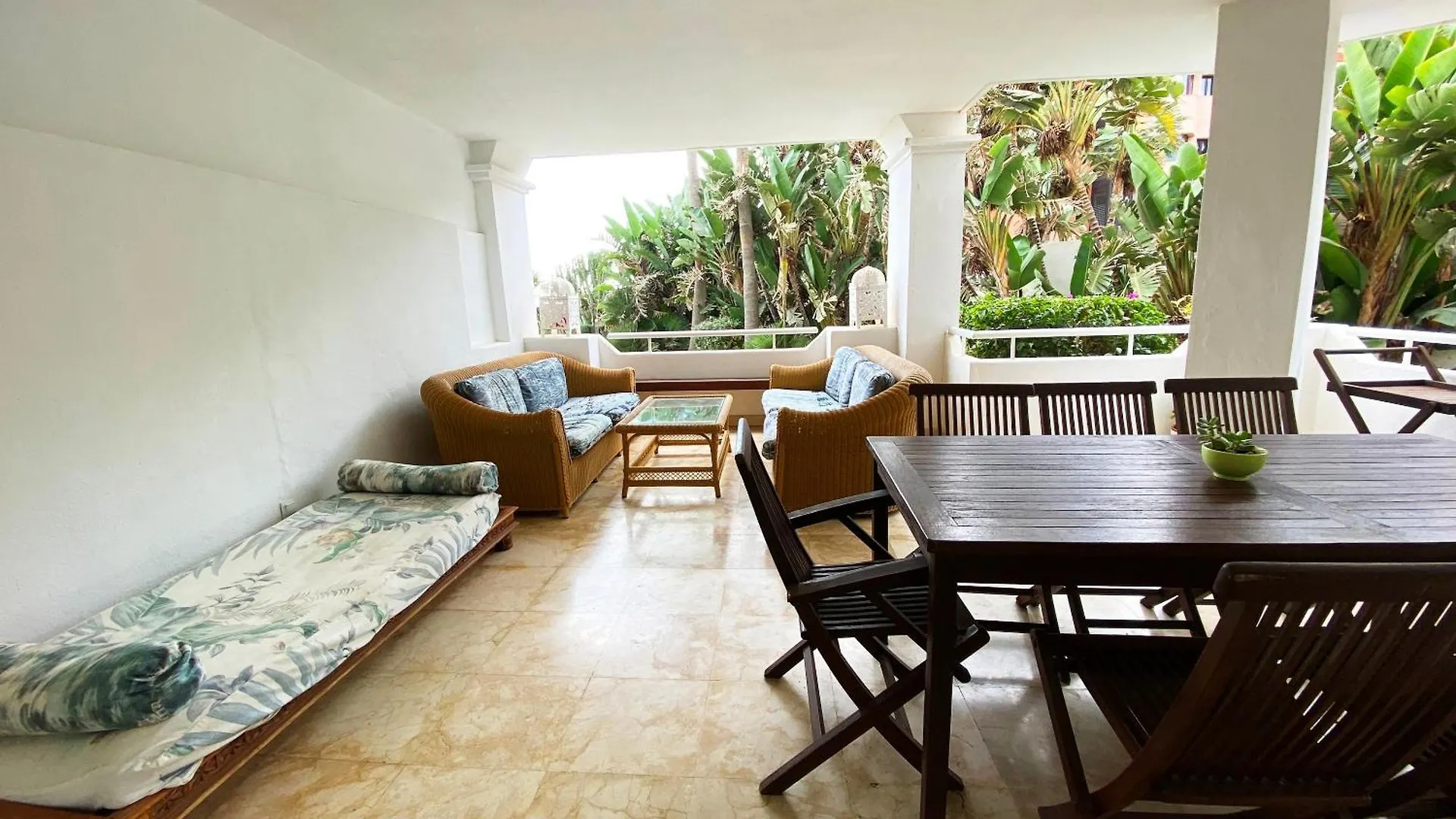Spacious Apartment In Marbella Sea View & Shared Pool