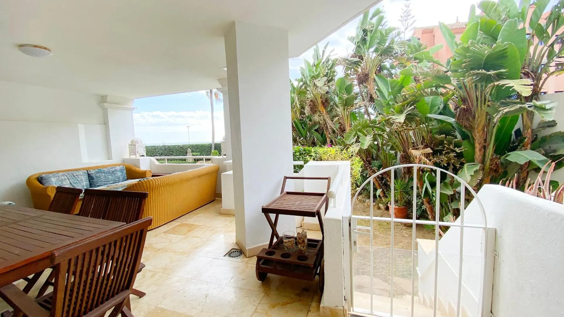 Spacious Apartment In Marbella Sea View & Shared Pool