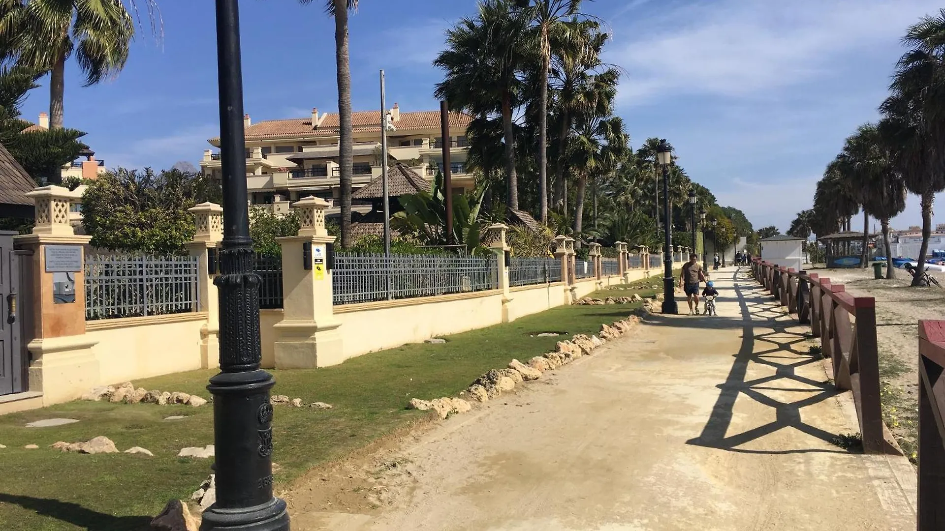 Spacious Apartment In Marbella Sea View & Shared Pool