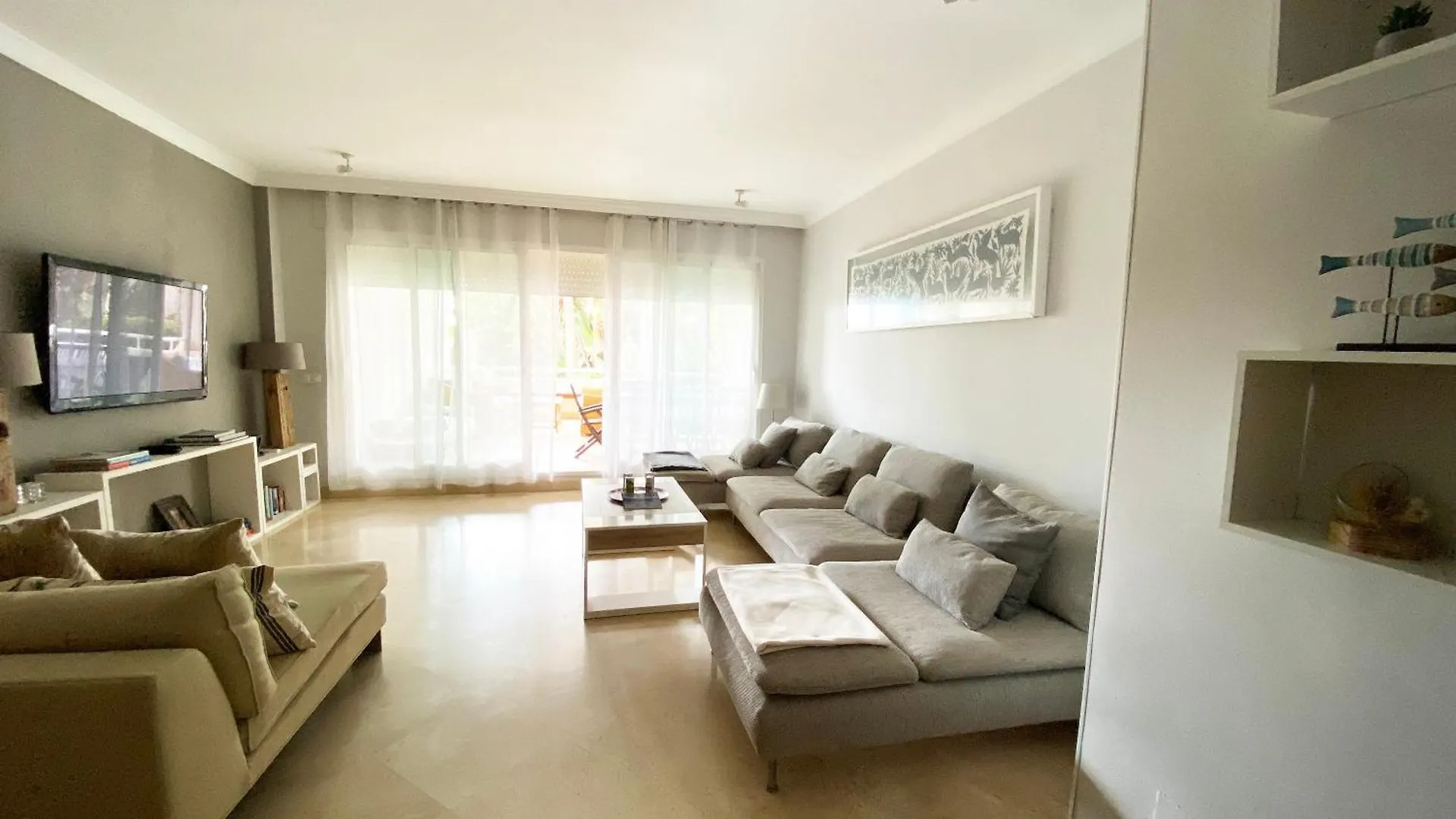 Spacious Apartment In Marbella Sea View & Shared Pool