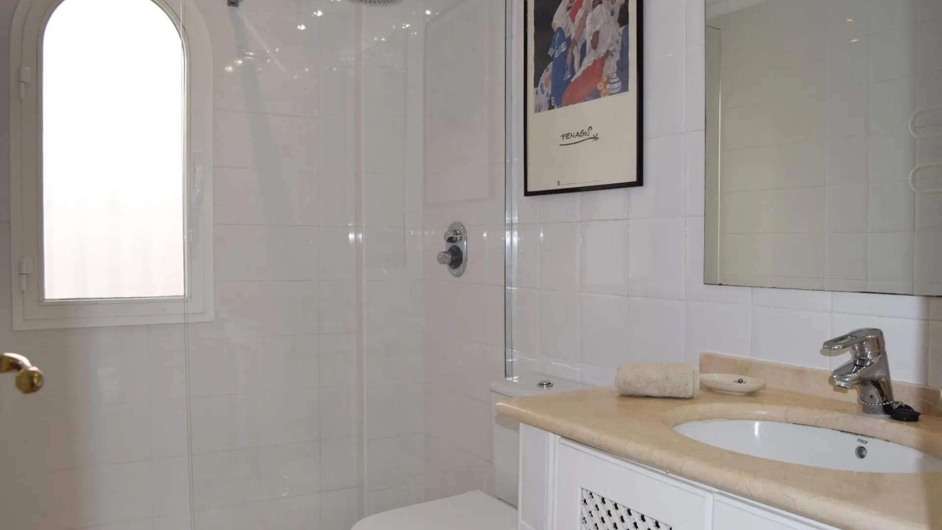 Spacious Apartment In Marbella Sea View & Shared Pool