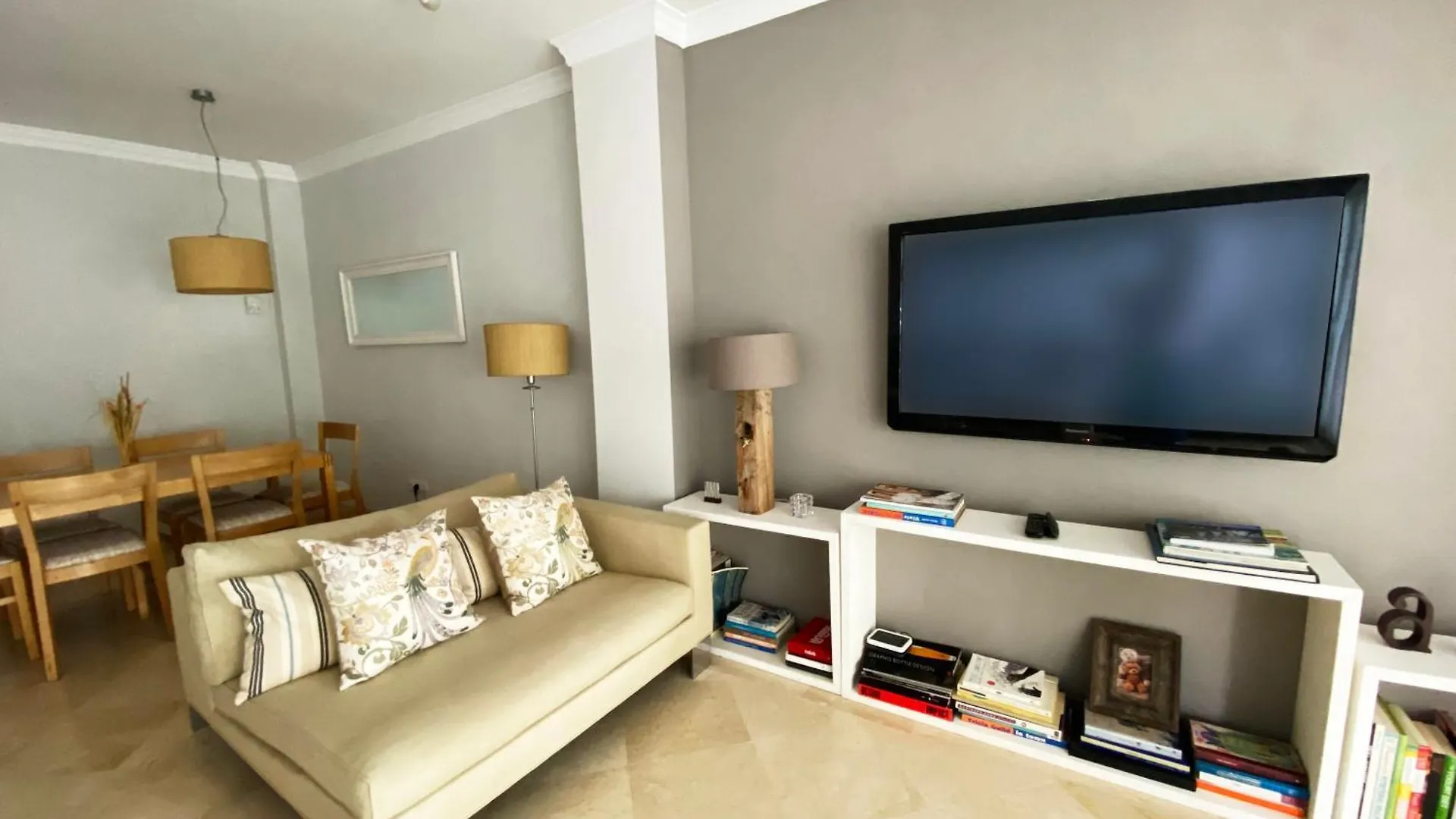 Spacious Apartment In Marbella Sea View & Shared Pool