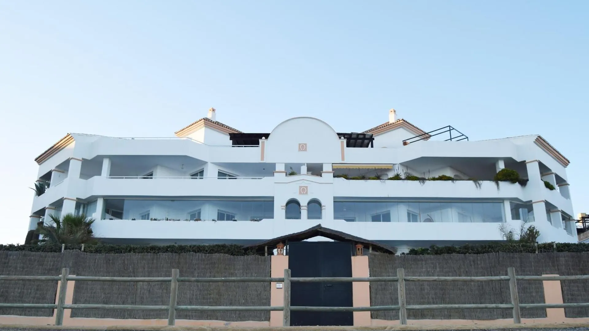 Spacious Apartment In Marbella Sea View & Shared Pool