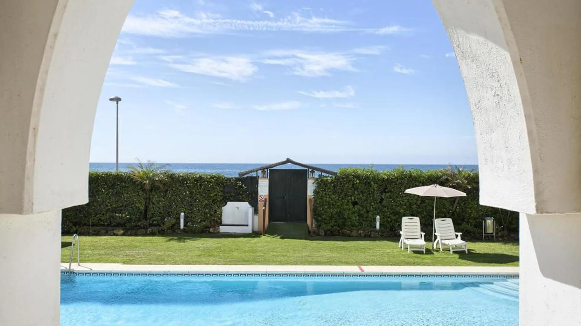 Spacious Apartment In Marbella Sea View & Shared Pool