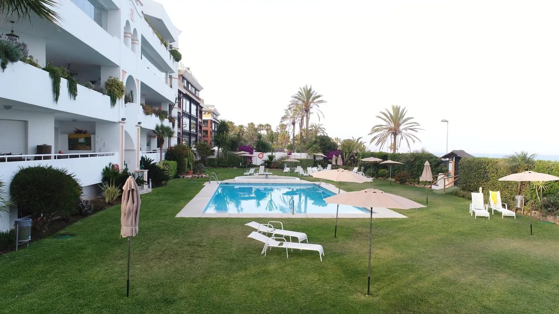 Spacious Apartment In Marbella Sea View & Shared Pool